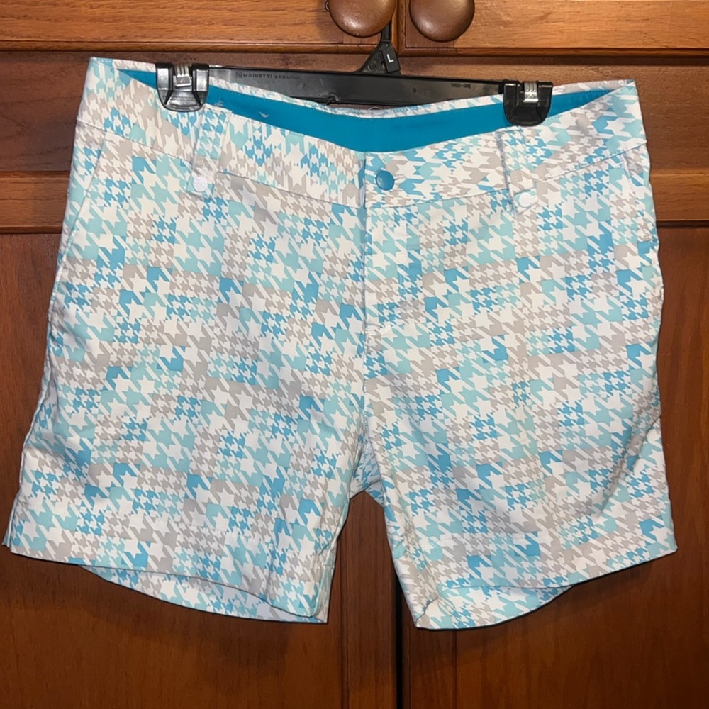 Stylish Blue Houndstooth Women’s Under Armour Performance Shorts Size 8